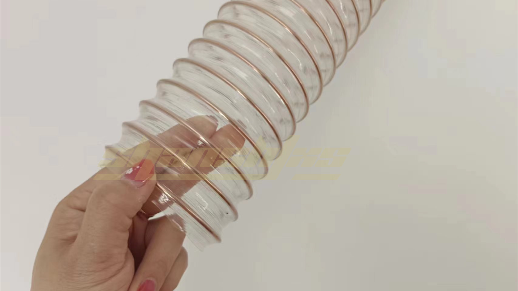 工业吸尘伸缩软管不仅有橡胶管的韧性还有优良的耐热性